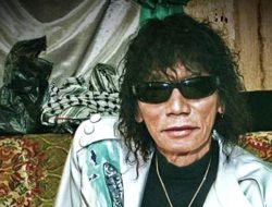 Lirik Lagu Darso – Kahayang Keukeuh, Kuring nu ngoleang manehna kabandang batur…